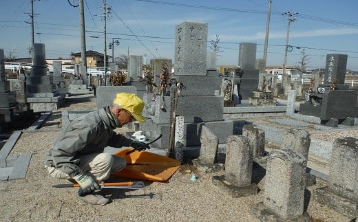 墓地の清掃