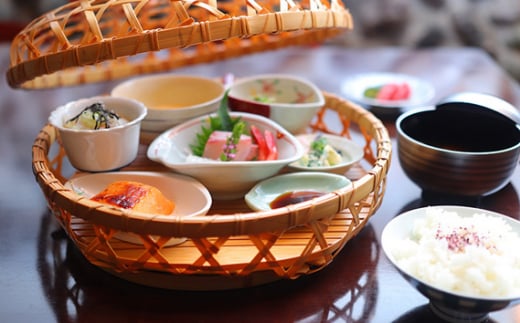 ヤマカフェ ランチペアお食事券 (本券1枚で2名様ご利用)北越の小京都の老舗割烹「山重」料亭ランチペアチケット加茂市 割烹 山重