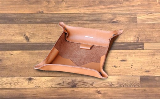 トレイにもなる本革ペンケース　キャメル