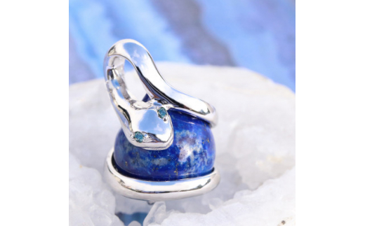 ラピスラズリの宝珠を抱く白蛇 シルバー根付　659-880【1490510】