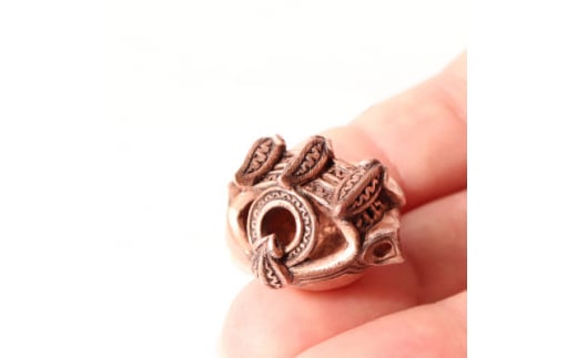 ＜Do＿goods＞縄文時代の愛らしい　ツチノコ釣手土器　純銅製ミニオブジェ　659-722_goods＞縄文時代の愛らしい　ツチノコ釣手土器　純銅製ミニオブジェ　659-722【1490534】
