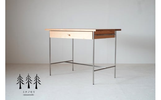 ベーシックなウッドデスク  『mina no mori Desk B(SUSFrame)　〈ミナノモリ デスクB（ステンレスフレーム）〉』　信州南相木村産カラマツを使用したベーシックなデスク。学習机や書斎・リビングなど様々な用途で永くご利用頂きたいベーシックなウッドデスクです。