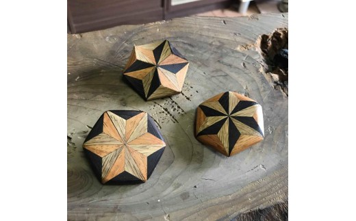 ※麻の葉よせ木　ブローチ