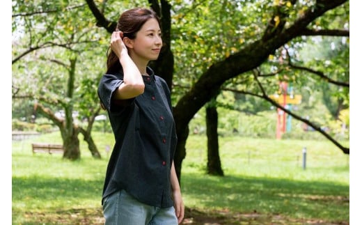 遠州織物ネップミックスダンガリーフレンチスリーブシャツ赤ボタン【カラー：Blue grey  Black】