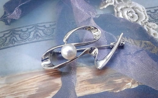 P-56伊勢志摩あこや本真珠ブローチ（カーブウインド）SV製