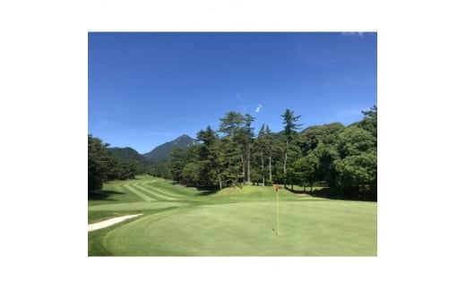 三重カンツリークラブ:土日祝セルフ1名プレー券【1343580】