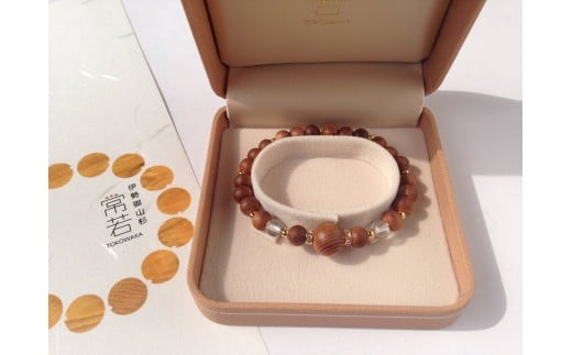 樹齢300年以上　御山杉　ブレスレット　女性用／世古林業　銘木　三重県　度会町　伊勢志摩　水晶　スワロフスキー