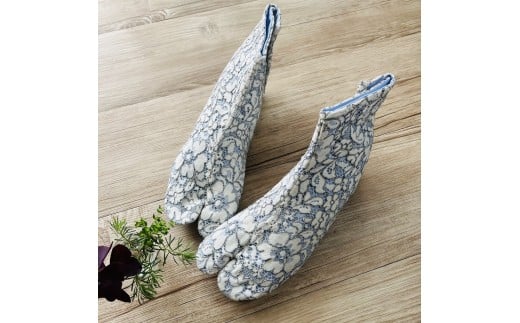 可憐なグレーのふちどりのお花柄足袋　【23.5cm】[AB05_04]