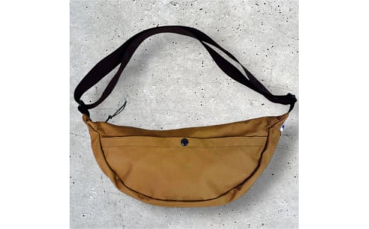 ALBERTON社の米軍テント生地で作ったショルダーバッグ (キャメル)【1581989】