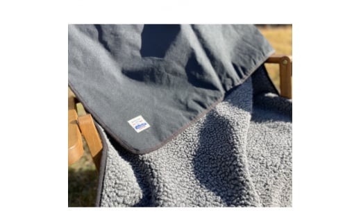 キャンプ、焚火に　アルバートン社の難燃ブランケット　赤外線を吸収して発熱するボア　クロ色【1377173】