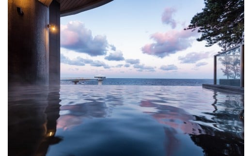 ［SHIRAHAMA KEY TERRACE ホテルシーモア］ペア日帰り入浴券 昼食《ビュッフェ》+ 白浜海中展望塔入場付