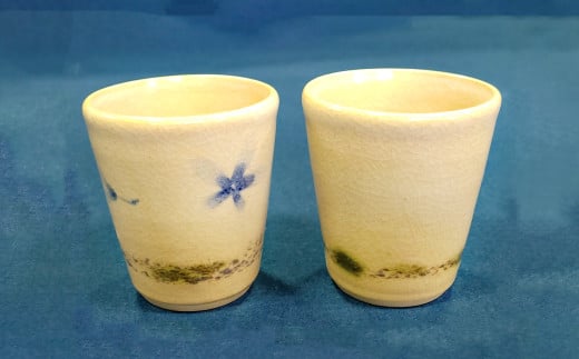 雪舟焼 焼酎カップ 2個組（雲模様とコスモス）【雪舟焼 焼酎カップ 2個組 雲模様 コスモス柄 和陶器 陶器 カップ コップ 2個 ペア セット ギフト 贈答 贈り物 プレゼント】