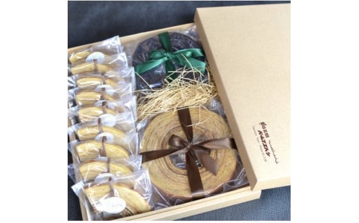 人気洋菓子店のホールバームクーヘン2種とカットバームクーヘンセット【1438790】