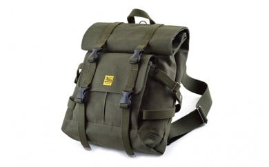 ちょっとミリタリーな感じの帆布のバックパック