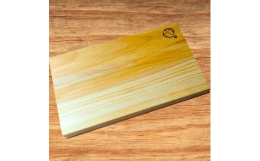 銀杏のまな板 耐水加工 (L37×W22×T2.8cm・並級) 台所 キッチン 調理道具 調理 料理 日用品 銀杏材 銀杏 【opbs007】【くにさき六郷舎】