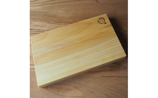 銀杏のまな板 耐水加工 (L32×W19×T2.8cm) 台所 キッチン 調理道具 調理 料理 日用品 銀杏材 銀杏 【opbs009】【くにさき六郷舎】