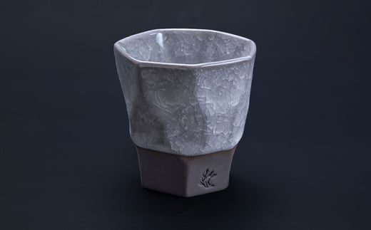 【美濃焼】 つばめ工房 黒土 フリーカップ 氷裂貫入釉 白 瑞浪市 / 大恵 陶磁器 食器 ギフト [AZBG009]