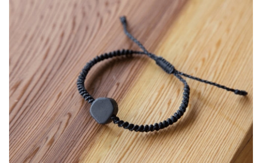 伊勢志摩備長炭 丸ブレスレット ／ アジアイロ雑貨店 アクセサリー 工芸 森の黒いダイヤ ロウビキ紐 天然物 自然素材 三重県 南伊勢町