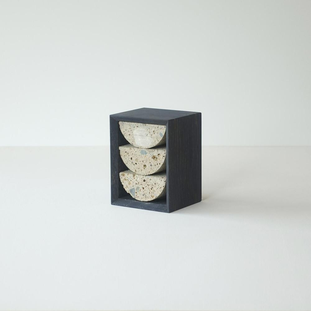 センダイフォルム ブックエンド03 ブラック【雑貨 日用品 文房具 ブックエンド インテリア デザイン 収納 オフィス 家庭 書斎 整理 整頓 モダン シンプル コンパクト 人気 便利 プレゼント ギフト 机上 知的 文房具 用品ステーショナリー】