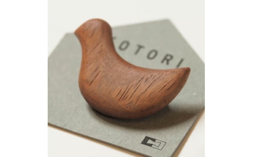 KOTORIブローチ【カリン】 鳩サブレー ブローチ アクセサリー ウッドブローチ 木 木製 北海道 北広島市北海道北広島市8000衣類・装飾品・工芸品アクセサリー