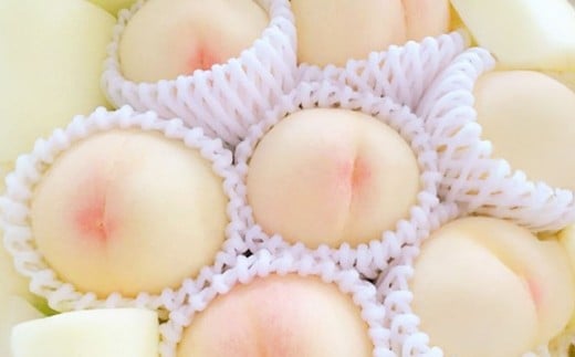 岡山白桃 ロイヤル 8〜15玉入り(合計約4kg)【2026年7月上旬〜8月下旬 発送予定】【もも 桃 白桃 果物 フルーツ 国産 人気 おすすめ 岡山県 倉敷市】岡山県倉敷市60000果物・フルーツもも・す