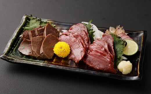 小分けで便利! 特撰 馬刺し 上赤身 ・ レバ刺し 2種 食べ比べ セット 計750g(上赤身約650g 馬レバ刺し約100g)熊本県高森町20000肉ジビエ