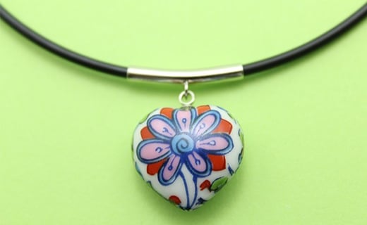 有田焼花唐草紋様ハート型ペンダント 有田焼アクセサリー二宮閑山 おしゃれ アクセサリー 磁器 A12-223佐賀県有田町12000衣類・装飾品・工芸品アクセサリー