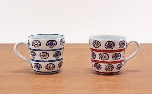 源右衛門窯 染錦丸紋割 組マグカップ 食器 マグカップ ペア 2個 セット 有田焼 和食器 食器 うつわ 器 マグ カップ コーヒーカップ 染錦 青 赤 ギフト 贈答 丸紋 手描き ギフト 贈答 110000円 11