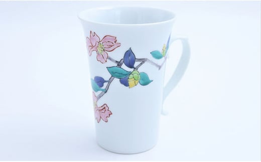 有田焼 マグカップ 山茶花文【赤絵白磁硯処 雪月花】食器 うつわ 器 磁器 陶磁器 コップ カップ マグカップ 花 山茶花 さざんか 椿 つばき 手描き A40-368佐賀県有田町40000雑貨・日用品食器・