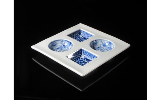 有田焼 ちょっとのせ有田焼 四品盛 染付 手描き【松華堂】和食器 食器 うつわ 器 盛皿 小皿 4品盛 長皿 前菜 おつまみ皿 お正月 ちょっとのせ食器からくさ 唐草 A16-14佐賀県有田町16000雑貨・