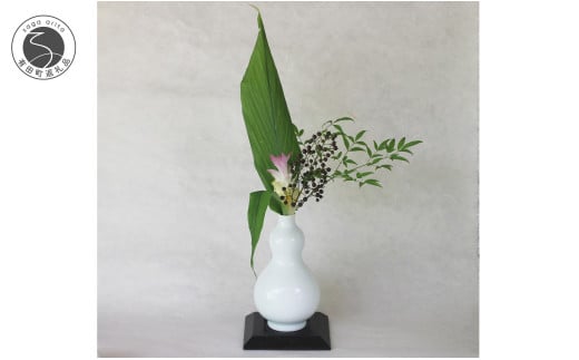 現代の名工 矢鋪與左衛門作 白磁 瓢箪(ひょうたん)型花入れ 有田焼 伝統工芸 花器 壺 A300-49佐賀県有田町300000衣類・装飾品・工芸品その他 装飾品・工芸品