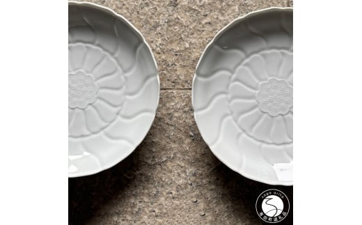 有田焼 白磁睡蓮彫和皿 2枚【有田焼 花伝作】食器 器 和皿 皿 白 シンプル 上品 A20-592佐賀県有田町20000雑貨・日用品食器・グラス