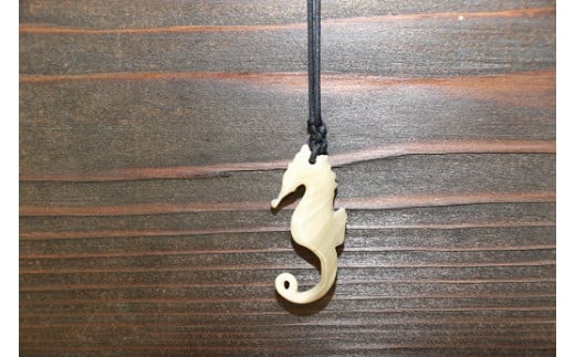 夜光貝ペンダント【P-2】鹿児島県喜界町28000衣類・装飾品・工芸品アクセサリー