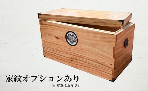 【家具職人が天然木で作りあげた】衣装箱(家紋つき)手づくり 楠 桐 木のぬくもり 市来家具店 南さつま市鹿児島県南さつま市150000衣類・装飾品・工芸品その他 装飾品・工芸品