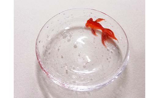 【ギフト用】金魚豆皿<ガラス作家 松尾具美> F6L-1252山口県山陽小野田市15000衣類・装飾品・工芸品その他 装飾品・工芸品