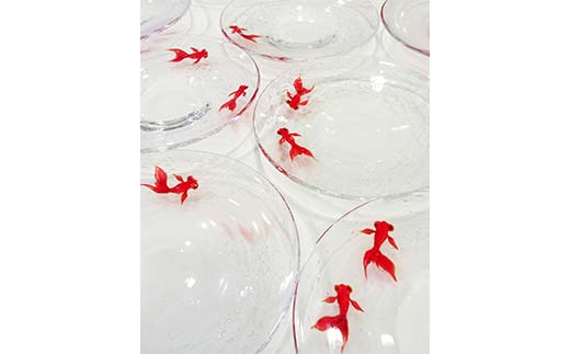 <ガラス作家 松尾具美>金魚豆皿 5枚セット 硝子 ガラス 豆皿 セット 皿 金魚 松尾具美 贈り物 ギフト F6L-1265山口県山陽小野田市59000衣類・装飾品・工芸品その他 装飾品・工芸品