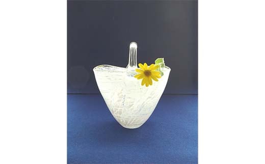 <ガラス作家 池本美和>流線バスケット 硝子 ガラス 花入れ 花器 花瓶 池本美和 贈り物 ギフト F6L-462山口県山陽小野田市30000衣類・装飾品・工芸品その他 装飾品・工芸品