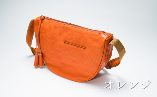 【オレンジ】半月型ショルダー ヌメゴート 山羊革 ゴート革 バッグ 革 ショルダーバッグ プレゼント  | 埼玉県 草加市 職人 手作業 上質 ギフト お祝い お洒落 革職人会山羊革 ゴート革 バッ