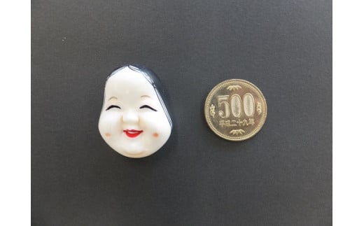 ミニチュア石岡の祭り面 おかめ帯留 ※金具付 関東三大祭り 石岡のおまつり 伝統工芸 手作りミニチュア面 面裏ピン付 コレクション お守り 縁起物 記念品 茨城県 石岡市 (F17-010)茨城県石岡