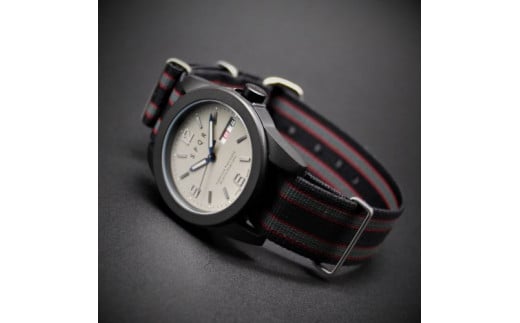 <腕時計 クオーツ式>SPQR masterpiece dd ブラックケース【NATOスタンダードバンド】(文字盤:アイボリー バンド:ジェームスボンドred)【腕時計 時計 ブランド SPQR スポール メンズ レディ