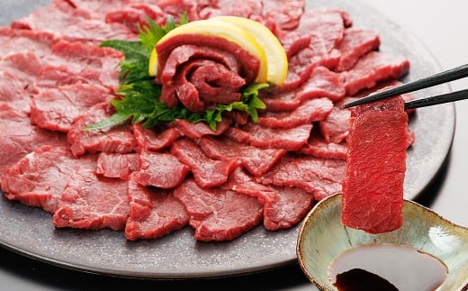 【桜屋】上赤身馬刺し500g(専用醤油付き 150ml×1本) 馬肉 馬刺 お肉 赤身 上赤身 馬刺し 500g しょうゆ 冷凍 国産 熊本県 西原村熊本県西原村28000肉ジビエ