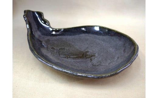 信楽焼 茄子形大皿滋賀県甲賀市14000雑貨・日用品食器・グラス