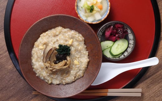 【全3回定期便】レトルトきのこ粥セット /  220g×5個 合計15袋 茸 粥 おかゆ レトルト粥 保存食 長期保存 手軽 長崎県 長崎市長崎県長崎市32000鍋セット・総菜・加工食品総菜