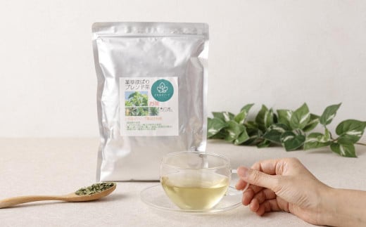【14営業日以内発送】薬草欲張りブレンド茶葉 100g / お茶 薬草 茶葉 薬草茶 桑の葉 柿の葉 ビワの葉 レモングラス 国産 長崎県 長崎市長崎県長崎市12000お茶・飲料お茶