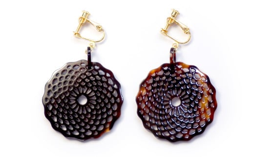 【べっ甲】菊花模様・大輪 イヤリング / アクセサリー 耳飾り 菊 花 べっこう 鼈甲 長崎県長崎県長崎市110000衣類・装飾品・工芸品アクセサリー