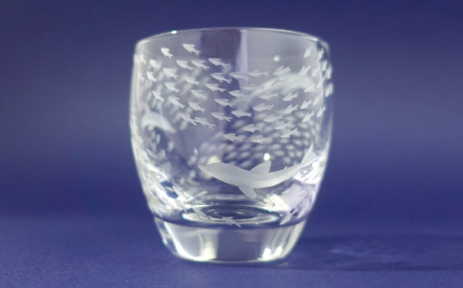 浅草切子 aquatic「Dolphin Fish 冷酒杯」| 切子 切子ガラス ガラス工芸 グラス ガラス コップ イルカ 手作り ぐい呑み 家飲み 酒器 ハンドメイド 手作り ギフト 贈答 プレゼント東京都台東区29000