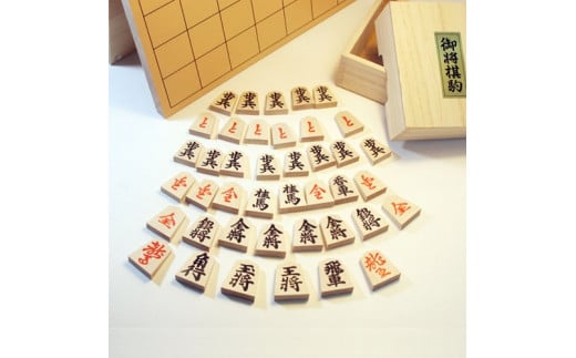 07-22-004 将棋駒と将棋盤のセット(押彫・折り盤)山形県天童市15000衣類・装飾品・工芸品その他 装飾品・工芸品
