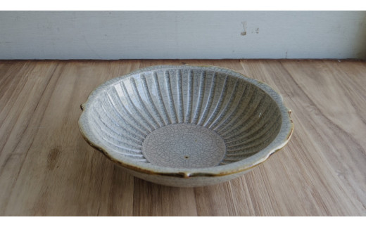 【陶器】六寸輪花 しのぎ鉢(墨入貫入)茨城県鉾田市19000雑貨・日用品食器・グラス