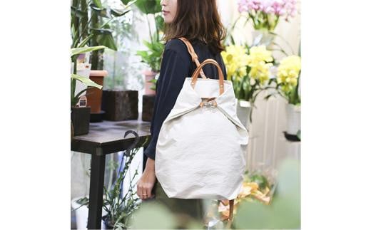 豊岡鞄 リュック(キナリ)TUTUMU books(S2100 24-153)兵庫県豊岡市97000衣類・装飾品・工芸品鞄・バッグ