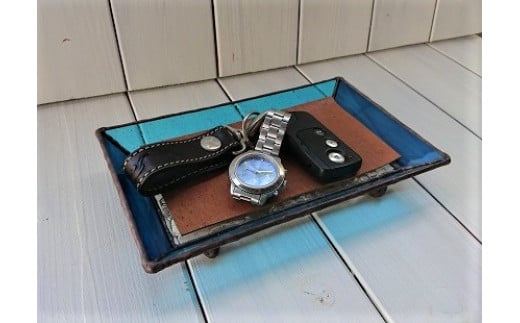 ステンドグラスのトレーB(鹿革のシート付)小物入れ アクセサリートレー トレイ レザー 革小物 シカ革 ディスプレイインテリア 卓上 おしゃれ 雑貨 グラス ガラス【R00664】高知県土佐清水